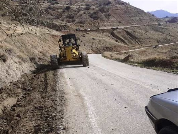 بازگشایی جاده  روستای “کتا” در شهرستان  دنا+تصاویر