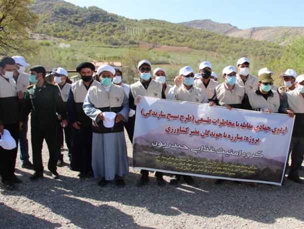 ارائه خدمات متنوع بسیج جامعه کشاورزی سپاه فتح به باغداران روستاهای شهرستان دنا+تصاویر