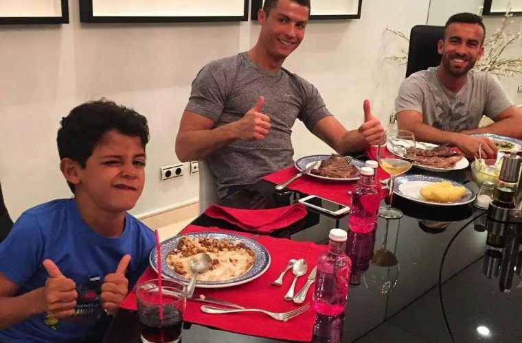 زندگی شخصی رونالدو؛ از کنایه‌های تمسخر آمیز مردم تا درخشش در مستطیل سبز