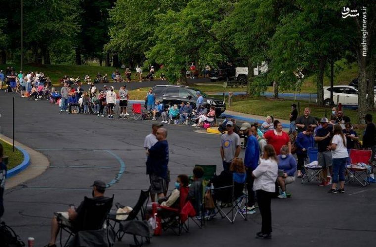 عکس/ صف افراد بیکار شده بر اثر کرونا