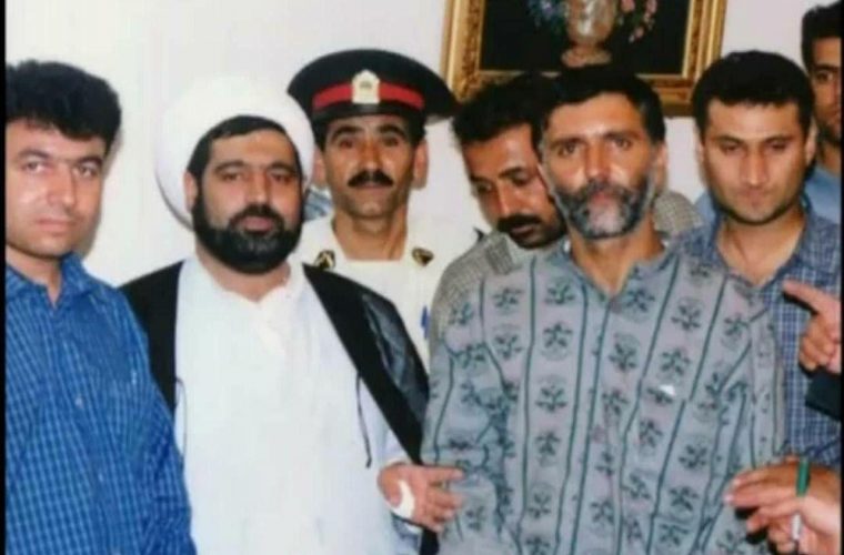 قاضی منصوری در کنار قاتل زنان خیابانی مشهد + عکس