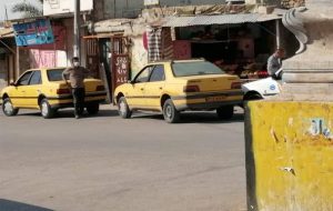 گلایه کسبه لنده از تجمع و سد معبر خودروهای ویژه مسافربری  شهر+تصاویر