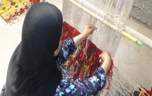 تقابل سنت و مدرنیته با تداوم فعالیت زنان بهمئی در حوزه صنایع دستی+تصاویر