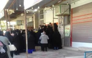 صف های شلوغ کرونایی در پاتاوه+تصاویر