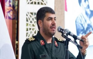 امروز مردم آمریکا پرچم آمریکا را پایین می‌کشند
