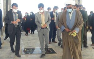 غبارروبی گلزار شهدای سوق با حضور پرسنل آموزش و پرورش کهگیلویه+تصاویر