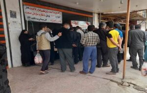 ادامه جولان کرونا در صفوف خرید مرغ در یاسوج+تصاویر