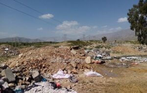 کلاف سردرگم نخاله های ساختمانی در ورودی شهر لنده+تصاویر