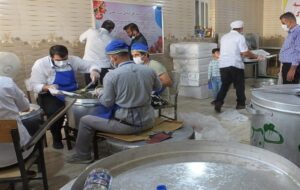 ادامه کمک‌های مومنانه در گچساران/ جانبازی که خانه اش را وقف خدمت به مردم کرده است+تصاویر و فیلم