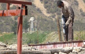 بسیج سازندگی پیشگام در خدمات‌رسانی به شهر زلزله‌‎زده سی‌سخت