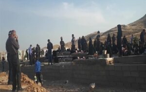 گام به گام با کرونا در آرامستان دهدشت/ محدودیت‌های کرونایی حریف تجمعات نشد+تصاویر