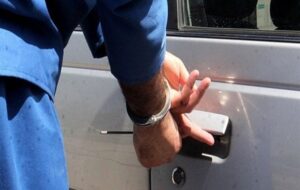 دستگیری سارق قطعات خودرو در کهگیلویه دستگیری سارق قطعات خودرو در کهگیلویه
