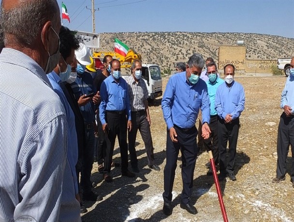 حواشی افتتاح پروژه‌های عمرانی در گچساران/ افتتاح به سبک “روحانی” تا آخرین کلنگ‌زنی آقای بخشدار!+تصاویر