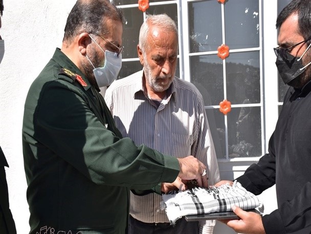 خبر خوش سردار سلیمانی در سفر به شهر زلزله زده سی سخت+تصاویر