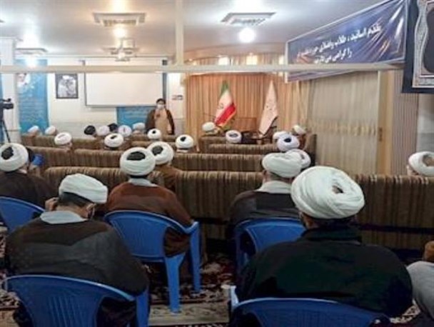 مکتب حاج قاسم در مقابل استکبار جهانی سخت و در برابر مسلمانان مهربان بود مکتب حاج قاسم در مقابل استکبار جهانی سخت و در برابر مسلمانان مهربان بود