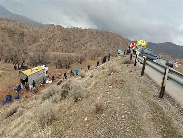 واژگون شدن خودروی اداره پست در محور یاسوج-اصفهان/ ۴ مصدوم و ۲ کشته در دو حادثه رانندگی+عکس واژگون شدن خودروی اداره پست در محور یاسوج-اصفهان/ ۴ مصدوم و ۲ کشته در دو حادثه رانندگی+عکس