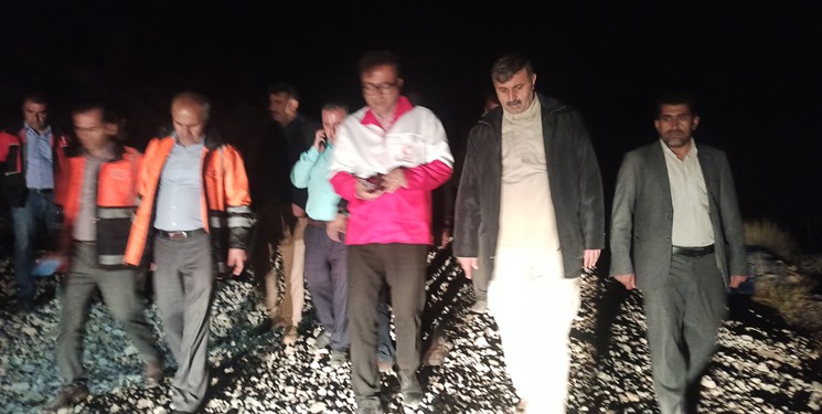 سرکشی شبانه معاون استاندار و مسئولان از عشایر سیلابزده پادنا/حاجیزاده: جاده کوهگل یک روز هم نباید بسته بماند+تصویر و فیلم سرکشی شبانه معاون استاندار و مسئولان از عشایر سیلابزده پادنا/حاجیزاده: جاده کوهگل یک روز هم نباید بسته بماند+تصویر و فیلم