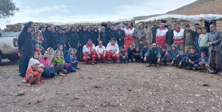 هلال‌احمر و سپاه پای کار مشکلات عشایر سیلاب‌زده/امدادرسانی به ۱۵۰ خانوار در سخت‌ترین شرایط+تصویر و فیلم