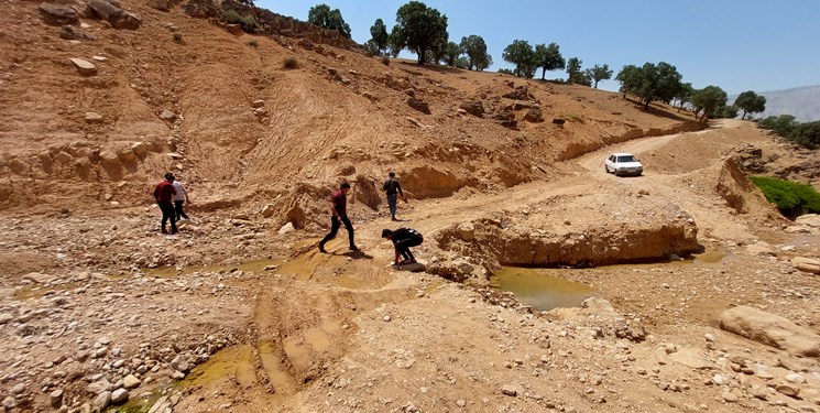 جوانان «موشمی» به جای مسؤولان برای تکمیل ۲ کیلومتر راه دست به کار شدند+فیلم جوانان «موشمی» به جای مسؤولان برای تکمیل ۲ کیلومتر راه دست به کار شدند+فیلم