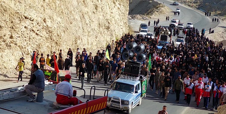 پیاده‌روی حرم تا حرم سی‌سختیها در اربعین حسینی/شور عاشقی در مسیر سی‌سخت-کریک+تصاویر و فیلم