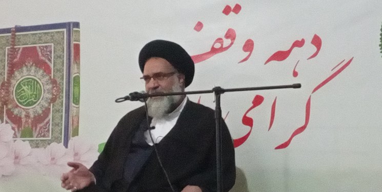 وضعیت کنونی کشور نتیجه غفلت از تربیت قرآنی است/ مراقب فرزندان در فضای ولنگار مجازی باشیم