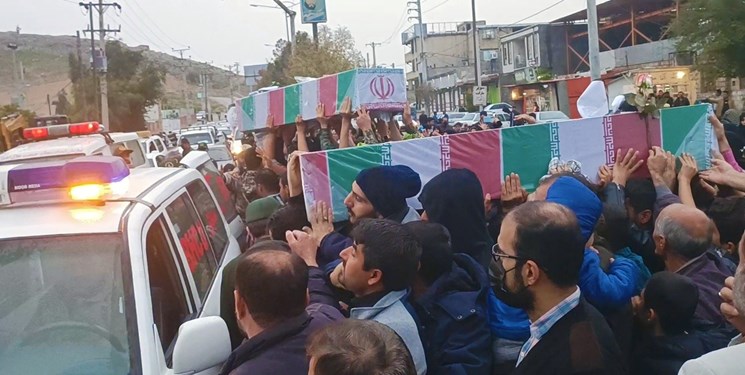 قدم رو چشم ما گذاشتید/ استقبال از دو شهید گمنام در دهدشت+فیلم قدم رو چشم ما گذاشتید/ استقبال از دو شهید گمنام در دهدشت+فیلم