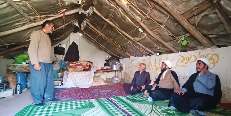 داستان امام جمعهای که از پا نمینشیند/وحدانیفر به یاری عشایر سیل زده شتافت+تصویر داستان امام جمعهای که از پا نمینشیند/وحدانیفر به یاری عشایر سیل زده شتافت+تصویر