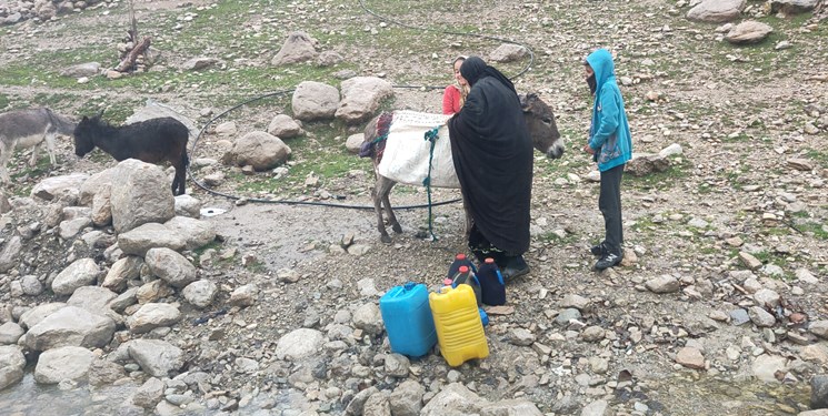 یک روز با زنان و مردان محروم روستای «لاش»/وقتی کمر زنان روستا زیر بار کمآبی خم میشود+تصویر و فیلم یک روز با زنان و مردان محروم روستای «لاش»/وقتی کمر زنان روستا زیر بار کمآبی خم میشود+تصویر و فیلم