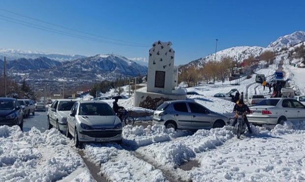 برف‌بازی گردشگران در سی‌سخت/وقتی امکانات گردشگری زمستانه «صفر» است+تصویر و فیلم