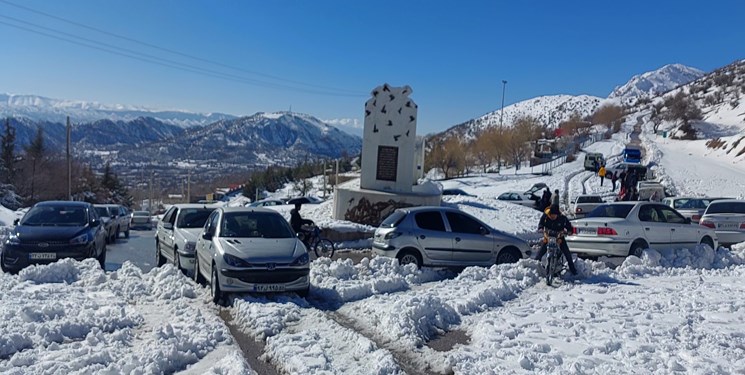 برف‌بازی گردشگران در سی‌سخت/وقتی امکانات گردشگری زمستانه «صفر» است+تصویر و فیلم