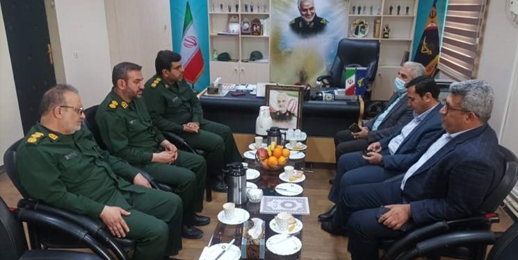 تکریم فرمانده سپاه و پاسداران گچساران توسط فرماندار/دیهیم: دژ تسخیرناپذیر مقابل دشمن شما هستید
