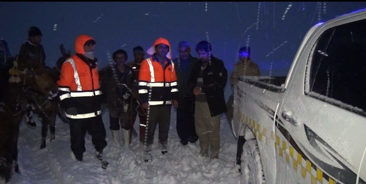 راهداری دنا جان خانواده‌ای را در کولاک زیلایی نجات داد