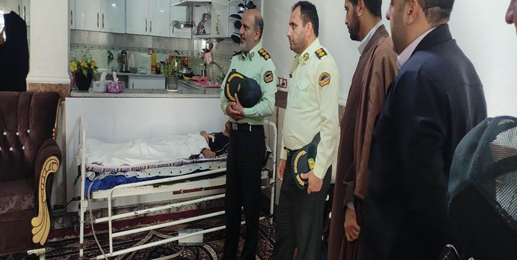 دیدار فرماندهان انتظامی استانی و شهرستانی با پلیس در بستر بیماری دیدار فرماندهان انتظامی استانی و شهرستانی با پلیس در بستر بیماری