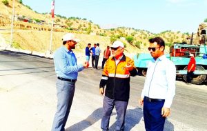 آغاز عملیات آسفالت ورودی قلعه رئیسی به سمت دیشموک