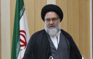 بی‌غیرت‌ها از حکیم فرودسی پند بگیرند/بعضی‌ها پا روی غیرت دینی و ملی گذاشته‌اند