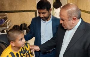 مدیرکل آموزش و پرورش بر بالین ۱۰ دانش‌آموز سانحه دیده قلعه‌رئیسی+فیلم