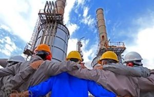 نماهنگی غرورآفرین از مجاهدت کارکنان نفت گچساران ساخته میشود نماهنگی غرورآفرین از مجاهدت کارکنان نفت گچساران ساخته میشود