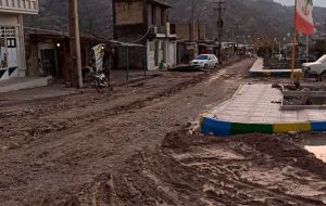 مردم «سرآسیاب» در رنج و عذاب و مسئولان در خواب+تصویر و فیلم مردم «سرآسیاب» در رنج و عذاب و مسئولان در خواب+تصویر و فیلم