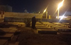 انتقاد امام جمعه از وضعیت آرامستان باشت از بی در و پیکر بودن تا تاریکی مطلق