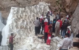 مرگ زن و شوهر اصفهانی براثر ریزش یخچالهای طبیعی گردنه بیژن سیسخت مرگ زن و شوهر اصفهانی براثر ریزش یخچالهای طبیعی گردنه بیژن سیسخت