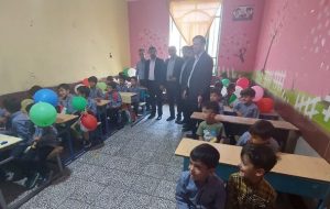 کلاس اولیهای قلعه رئیسی با برگزاری جشن شکوفه ها به مدرسه رفتند کلاس اولیهای قلعه رئیسی با برگزاری جشن شکوفه ها به مدرسه رفتند