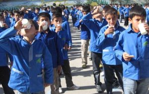 آغاز توزیع شیر رایگان میان دانشآموزان ابتدایی مدارس دولتی کهگیلویه و بویراحمد آغاز توزیع شیر رایگان میان دانشآموزان ابتدایی مدارس دولتی کهگیلویه و بویراحمد