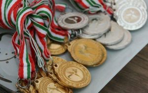 مدال برنز المپیاد سلول‌های بنیادی و پزشکی بر گردن نخبه کهگیلویه و بویراحمدی