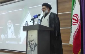 انتقاد امام جمعه یاسوج از مواضع حوزه و دانشگاه مقابل فرهنگ ضعیف کار