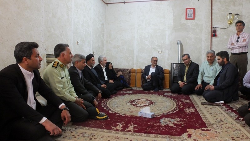 دیدار استاندار کهگیلویه‌وبویراحمد با خانواده شهید معصومی+ تصاویر