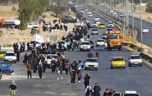 پیادهروی «جاماندگان اربعین» درگچساران/ تبلور «شور حسینی» در مسیر حرم امامزاده جعفر+ تصاویر پیادهروی «جاماندگان اربعین» درگچساران/ تبلور «شور حسینی» در مسیر حرم امامزاده جعفر+ تصاویر