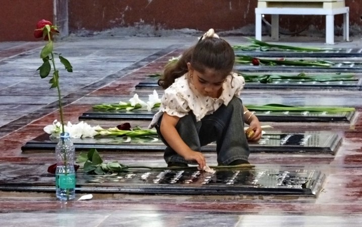 آیین «مهمانی لاله‌ها» در گلزار شهدای گچساران+ تصاویر