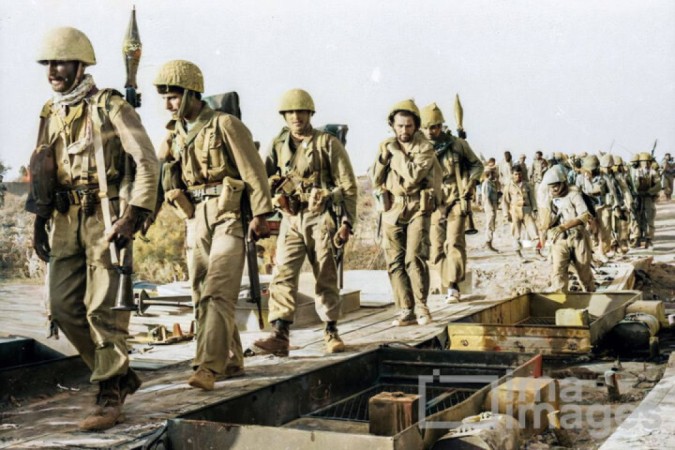 دفاع مقدس در اندیشه امام (ره) دفاع مقدس در اندیشه امام (ره)