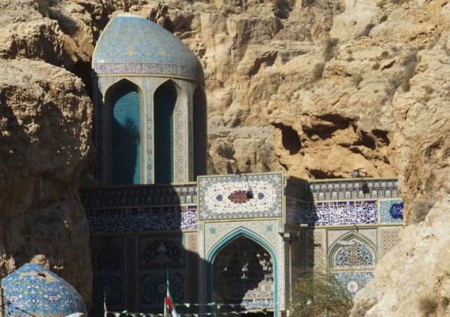 حال و هوای بارانی حرم مطهر بی‌بی حکیمه(س) در گچساران