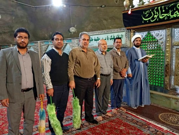 عطرافشانی ضریح مطهر امامزاده بی‌بی حکیمه (س) در گچساران